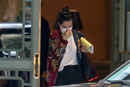 Ana de Armas and Ben Affleck – Leaving their hotel in New Orleans | Ana