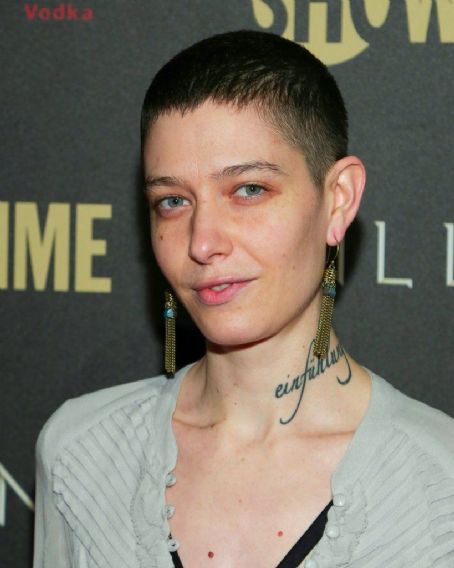 Next photo of Asia Kate Dillon