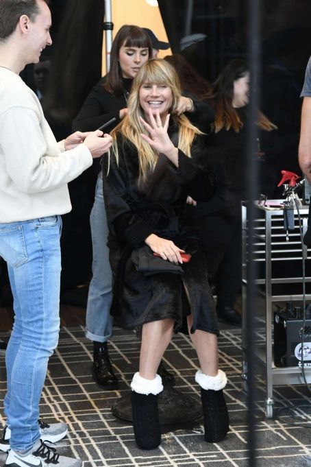 Heidi Klum – Costume Unfold on Amazon Display Window in New York