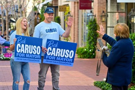 Heidi Pratt – Shows Support For Rick Caruso’s Campaign For Mayor Of Los ...