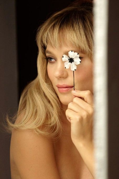 Léa Seydoux : l'actrice est l'égérie du parfum Prada - Purebreak