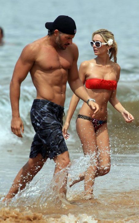 JOE MANGANIELLO Shirtless beefcake on beach with blonde Celebrity