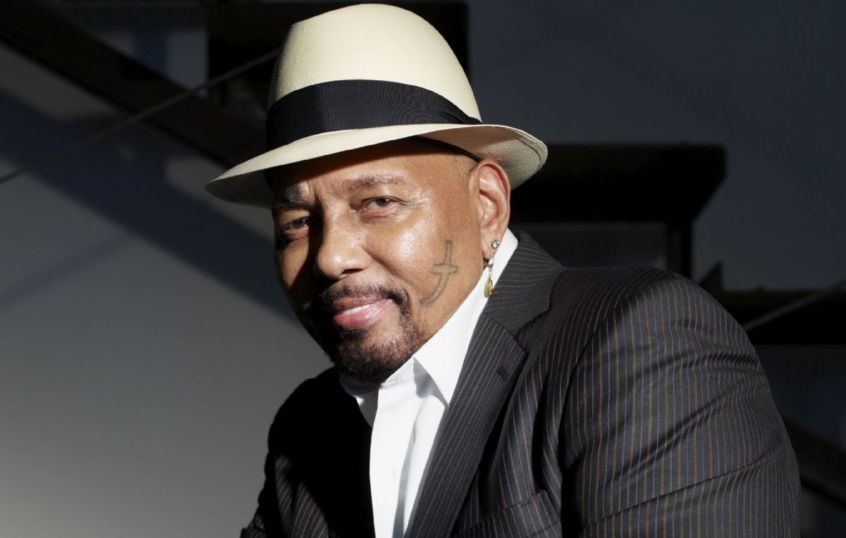 Who is Aaron Neville dating? Aaron Neville girlfriend, wife