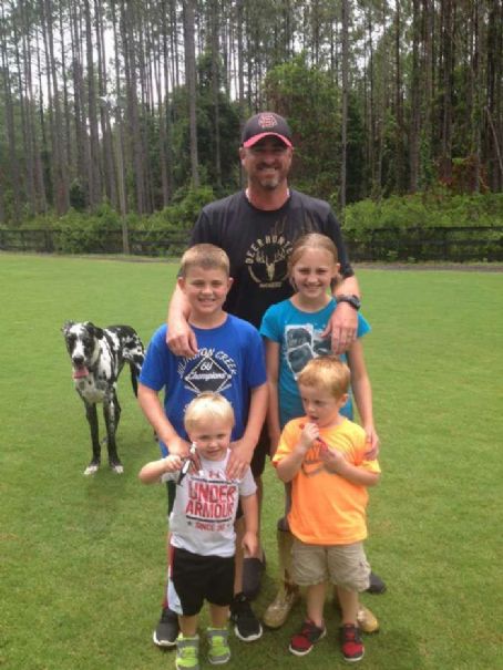 Who is Brett Myers dating? Brett Myers girlfriend, wife