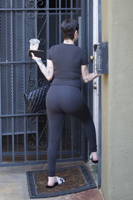 Bhad Bhabie – Shows her baby bump during a casual Los Angeles outing