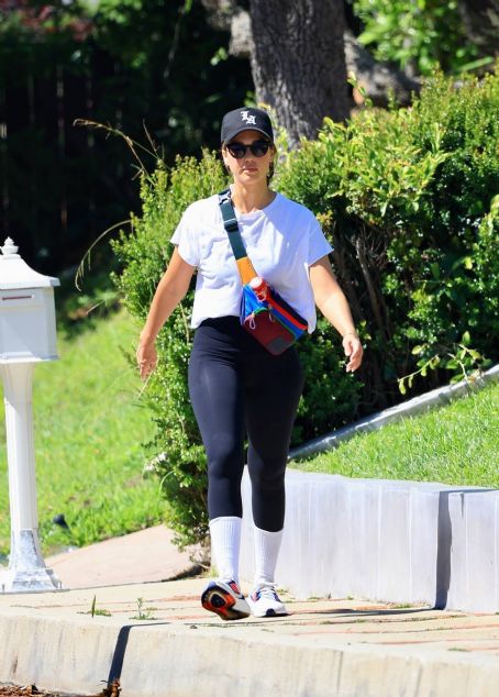 Jessica Alba – Exercising with a walk through Beverly Hills