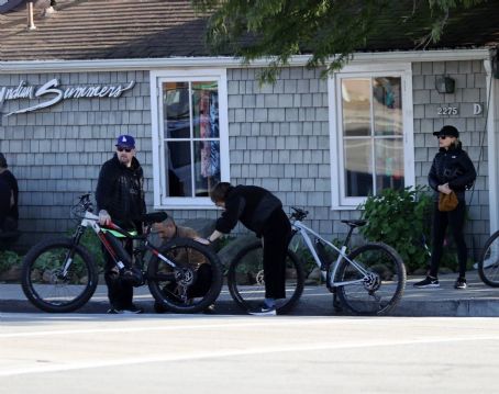 Nicole Richie – Bike ride in Santa Barbara | Joel Madden Picture