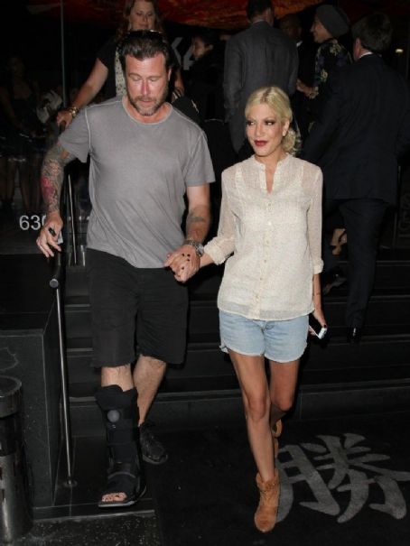 Tori Spelling leaves Katsuya Restaurant with her husband Dean McDermott ...