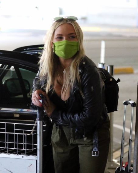 Natalie Alyn Lind – Begin her 14 day quarantine before ‘The Big Sky ...