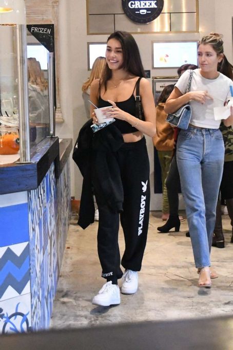 Madison Beer Grabs A Sweet Treat In Beverly Hills Madison Beer Picture 100539412 454 X 2678