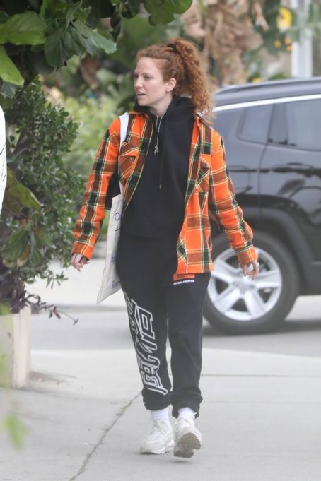 Who is Jess Glynne dating? Jess Glynne girlfriend, wife