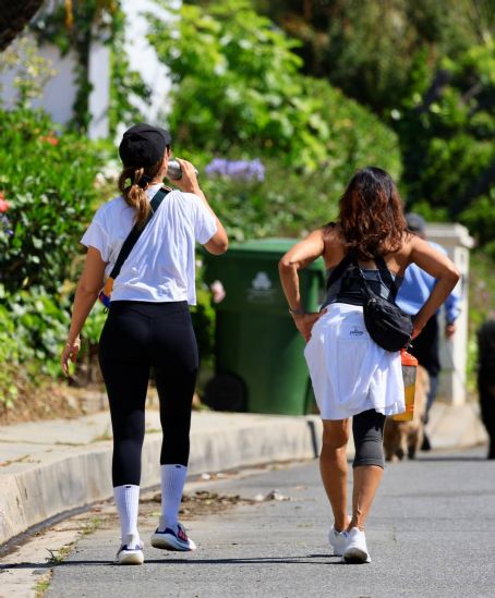 Jessica Alba – Exercising with a walk through Beverly Hills