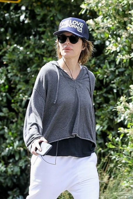 Lisa Rinna – Out for hike in Los Angeles | Lisa Rinna Picture