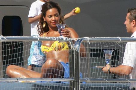 Beyonce Knowles – In a yellow bikini on her yacht in the harbor of the Principality of Monaco