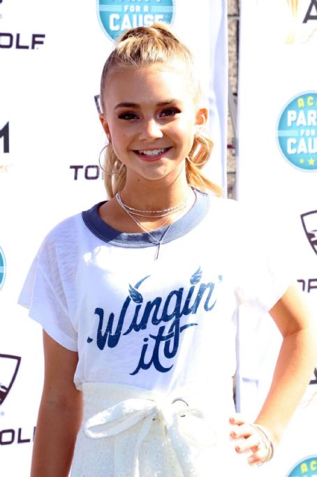 Tegan Marie – ACM Lifting Lives TOPGOLF Tee-Off In Las Vegas - FamousFix