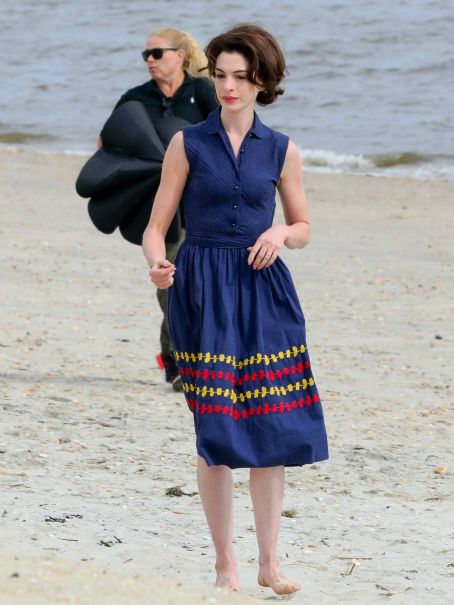 Anne Hathaway – Filming ‘Mothers Instinct’ in Port Monmouth – New Jersey