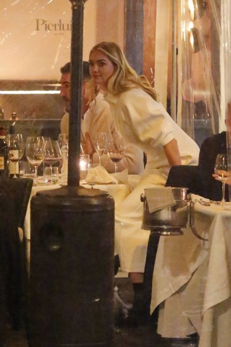Kate Upton – Dining out at Pierluigi restaurant in Rome