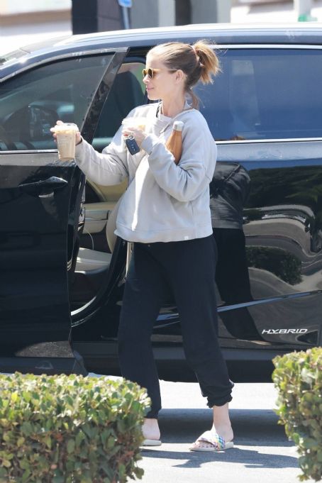 Kate Mara – Seen after pilates workout in Silver Lake