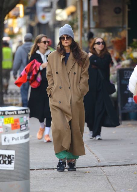 Katie Holmes – Wearing long tan coat as she runs errands in New York