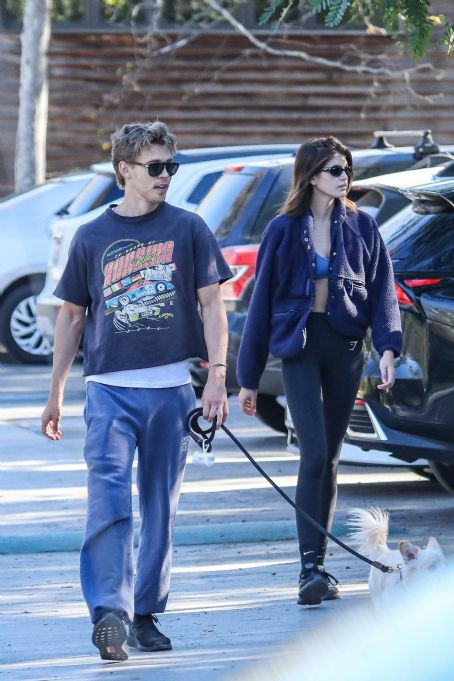 Kaia Gerber – On a stroll with new boyfriend Austin Butler in Los ...