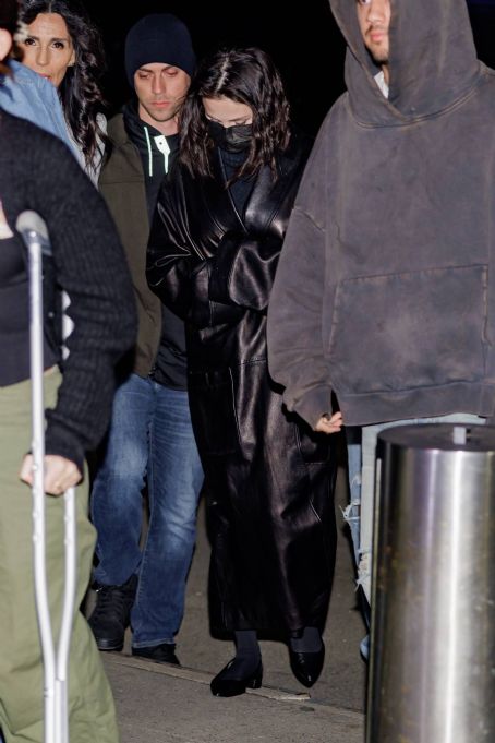 Selena Gomez – Spotted at the Knicks vs Spurs game at Madison Square Garden in NYC