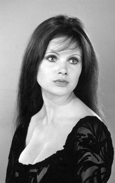 Madeline Smith | Madeline Smith Picture #37066577 - 378 x 600 - FanPix.Net