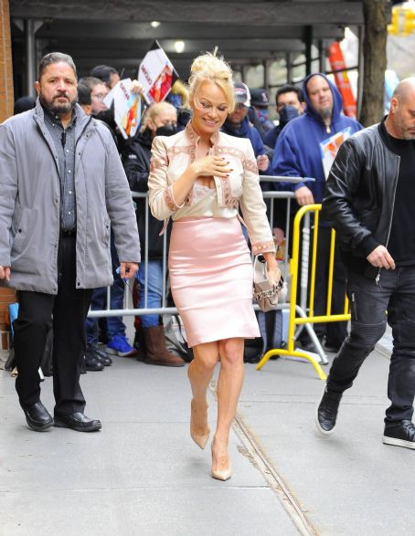 Pamela Anderson – Arrives at The View morning show in New York