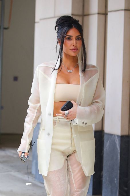 Kim Kardashian- Leaves Pier 59 in New York | Kim Kardashian Picture