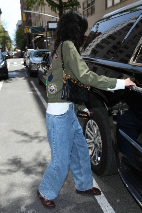Jung Ho-Yeong – Wearing a military look jacket while heading out in New