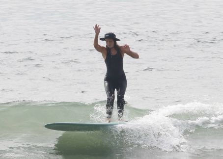 Leighton Meester – Surf candids in Malibu - FamousFix