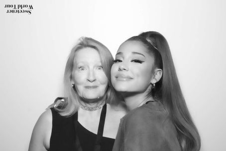 Ariana Grande – Sweetener World Tour Meet and Greet in London