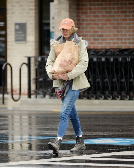 Arielle Kebbel – Running errands in Westchester County in New York State