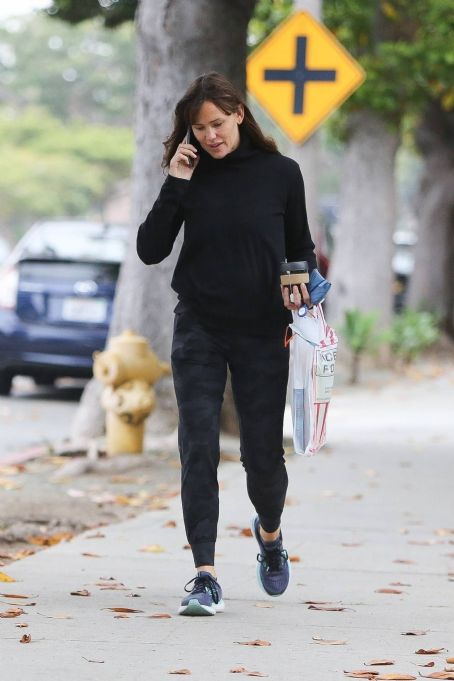 Jennifer Garner – Runs errands in Brentwood | Jennifer Garner Picture