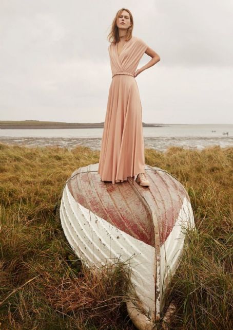 Julie Hoomans - Harper's Bazaar Magazine Pictorial [United Kingdom ...