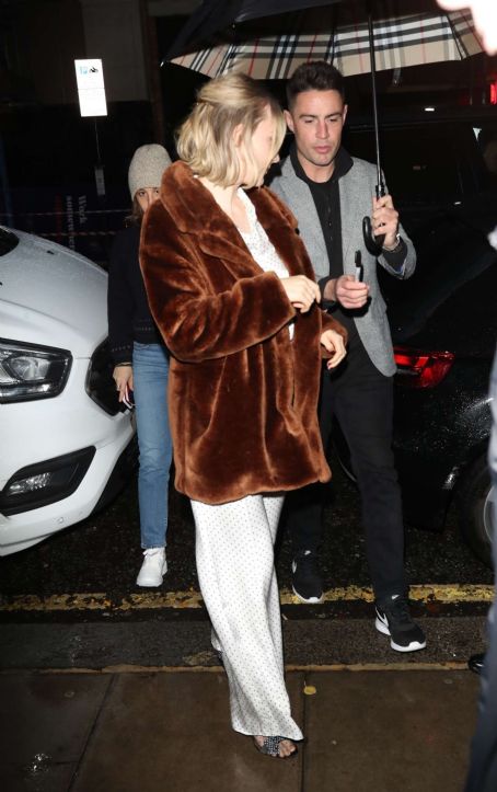 Saoirse Ronan – Arriving at the Zoe Ball Breakfast Show in London