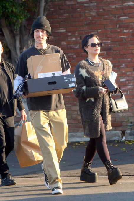 Demi Lovato – Seen with her boyfriend Jutes at Val Surf in Studio City