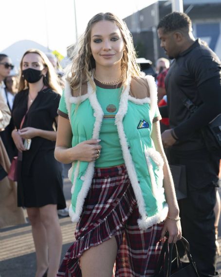 Maddie Ziegler – Arrives Coach fashion show during New York Fashion ...