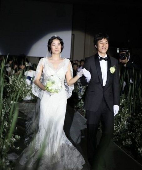 Jeon Hye-jin and Sun-kyun Lee - Marriage