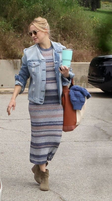 Kate Hudson – Steps out in Los Angeles