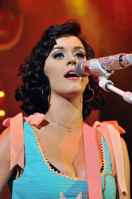 Katy Perry - Performs Live At The Shepherds Bush Empire During Her 