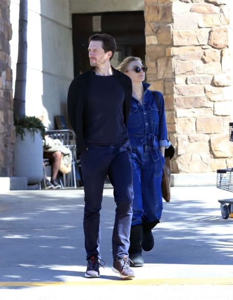 Natalie Dormer and David Oakes – Head out for a dinner in Los Angeles