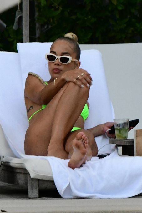 Jasmine Sanders – In a neon green bikini by the pool in Miami