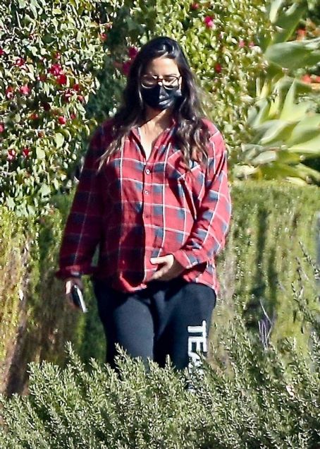 Olivia Munn – Reveals Her Growing Baby Bump In Los Angeles | Olivia ...