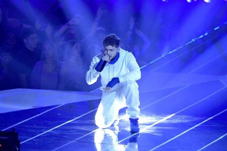 Bazzi - Paradise LIVE  MTV Movie & TV Awards 2019 