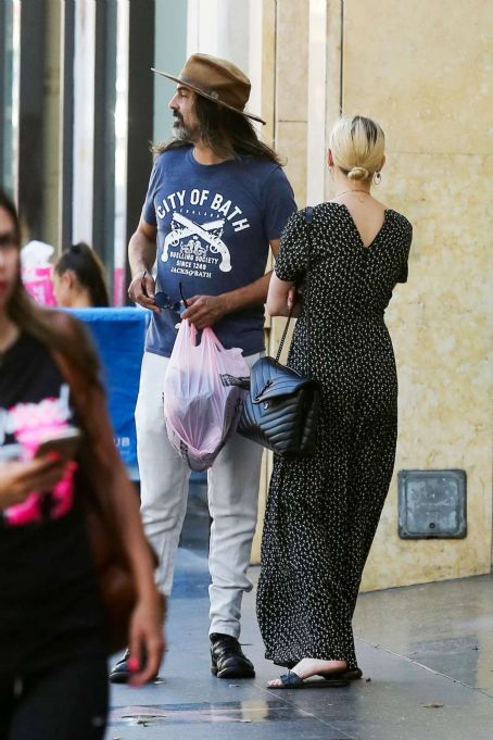 Amber Heard – Shopping at Iguana vintage clothing store in Hollywood