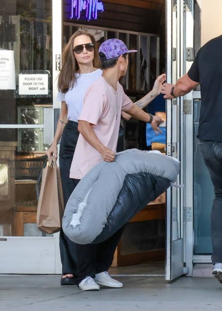 Angelina Jolie – Stops by the pet store with her son Pax in Los Angeles