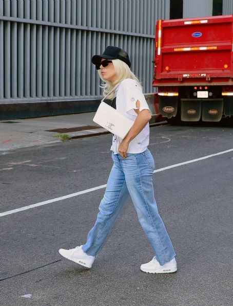 Lady Gaga – Steps out in New York
