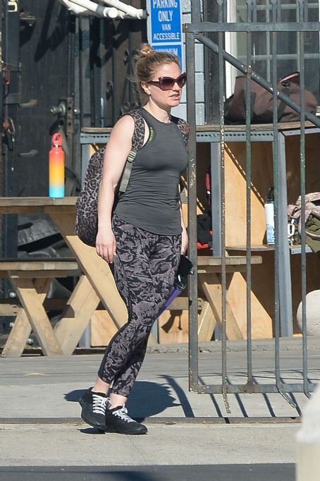 Anna Paquin – Leaving a workout session in Los Angeles