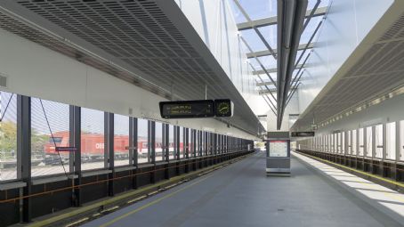 Hausfeldstraße (Vienna U-Bahn)