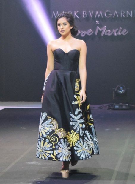 Mark Bumgarner releases sketch of Heart Evangelista's head-turning Paris  Fashion Week outfit